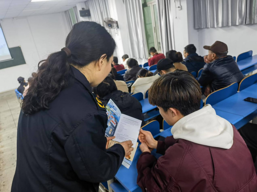 鄂州消费维权进校园图片2.png