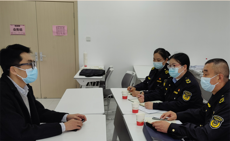 余英  工作照.png