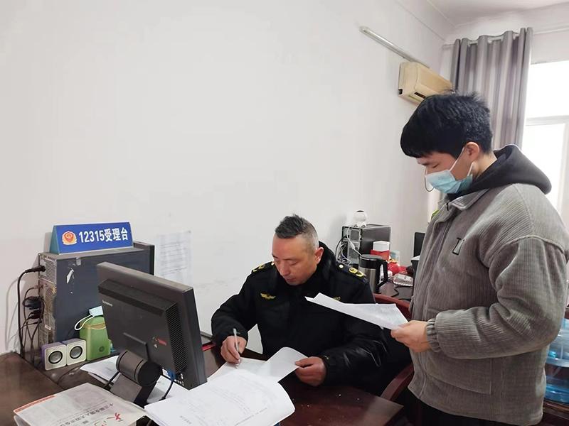 刘波工作照.jpg 刘波工作照.jpg