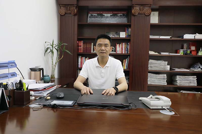 陈杰工作照.jpg
