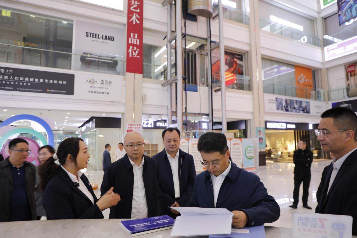 “双先”考察组实地考察2.png