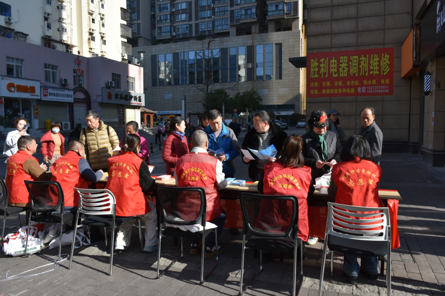 荆州普法宣教进社区图片3.png 荆州普法宣教进社区图片3.png