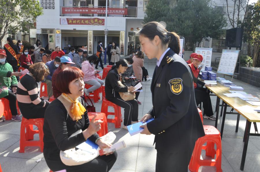 消费维权宣讲进社区.jpg