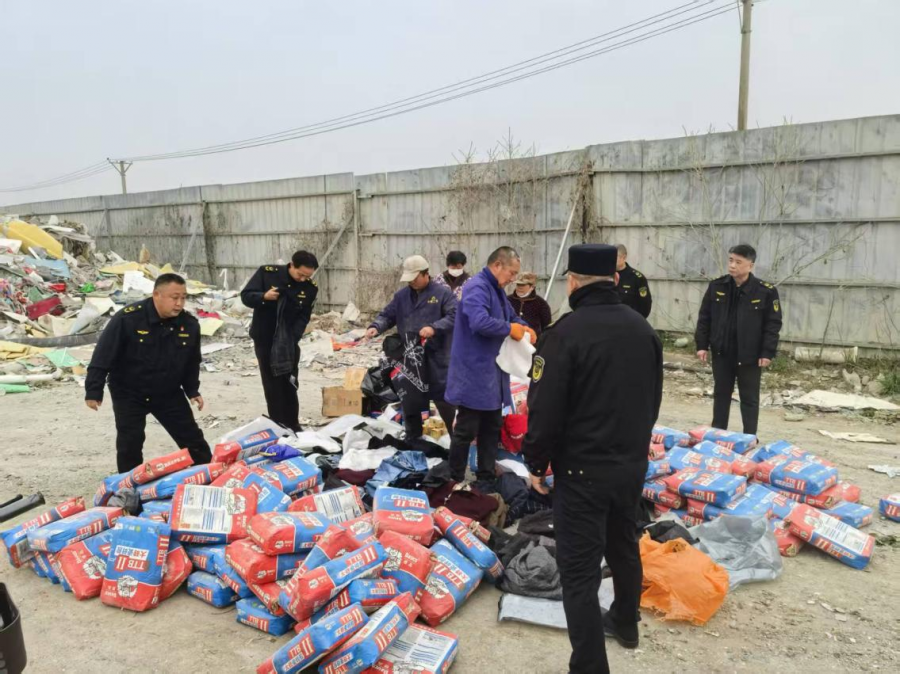 安陆市开展仿冒假劣商品集中销毁2.png