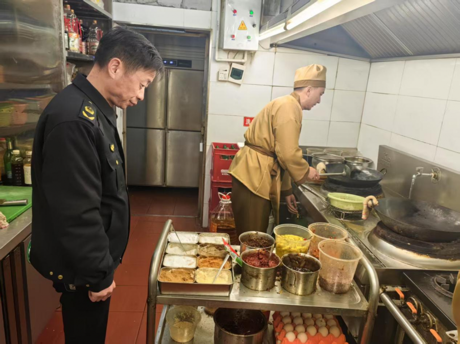 安陆市开展网红餐饮店食品消费安全检查2.png